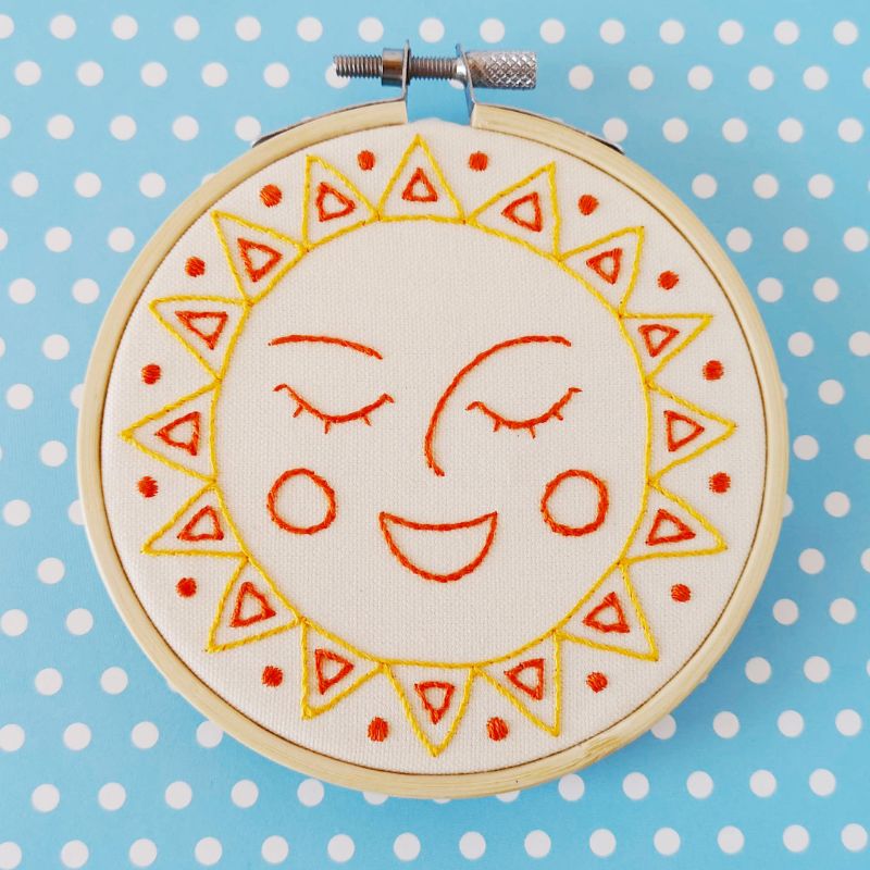 Happy Sun embroidery pattern pdf. A smiling face to embroider on your t-shirt